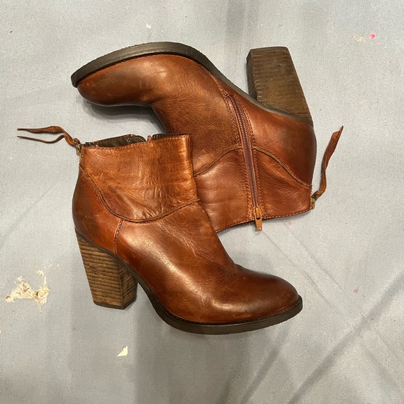 Steve Madden Radioo Leather Bootie - Picture 3 of 7